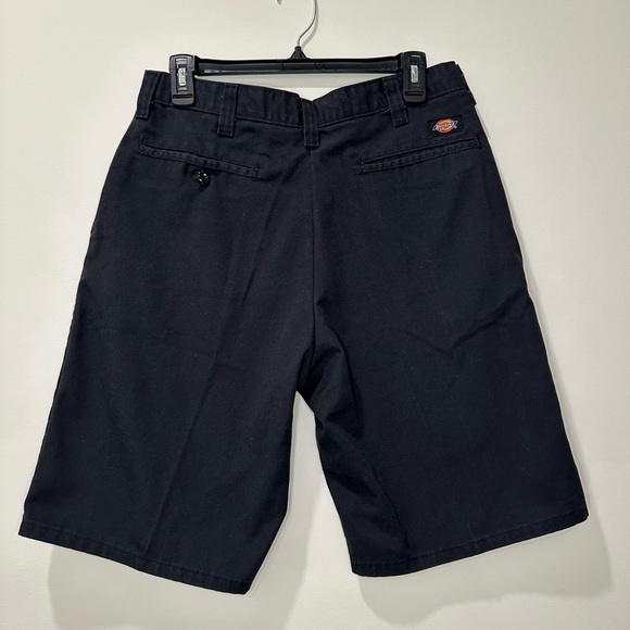 Dickie’s Black Men’s Shorts - Picture 2 of 4